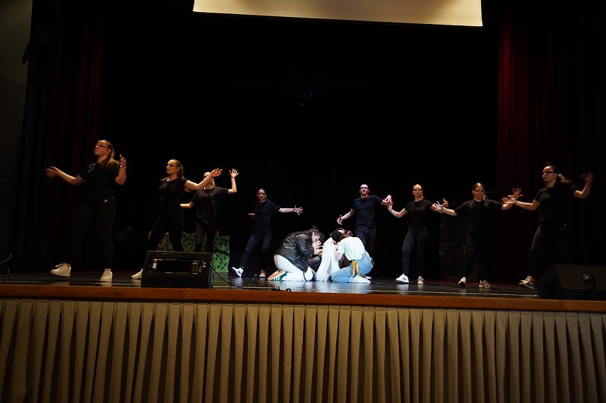 "Time and Time again" gespielt von Sch&uuml;lerinnen und Sch&uuml;lern des Salza Gymnasiums und der Grundschule Sonnenhof