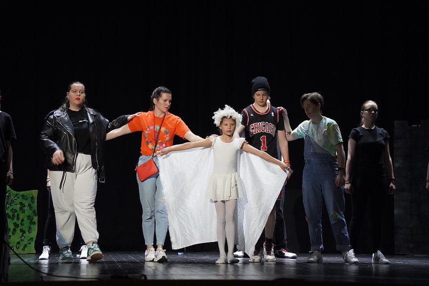 "Time and Time again" gespielt von Sch&uuml;lerinnen und Sch&uuml;lern des Salza Gymnasiums und der Grundschule Sonnenhof