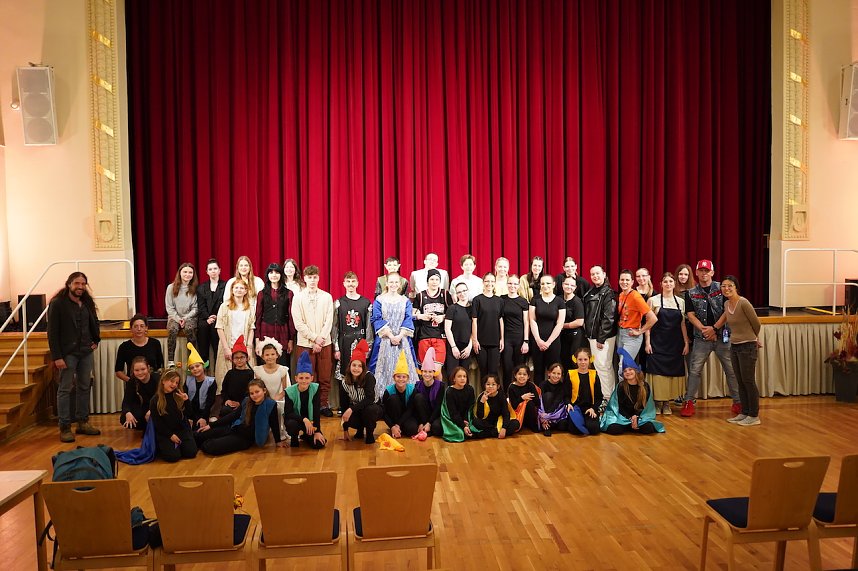 "Time and Time again" gespielt von Sch&uuml;lerinnen und Sch&uuml;lern des Salza Gymnasiums und der Grundschule Sonnenhof
