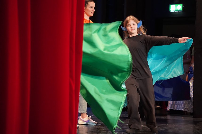 "Time and Time again" gespielt von Sch&uuml;lerinnen und Sch&uuml;lern des Salza Gymnasiums und der Grundschule Sonnenhof