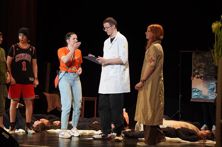 "Time and Time again" gespielt von Sch&uuml;lerinnen und Sch&uuml;lern des Salza Gymnasiums und der Grundschule Sonnenhof