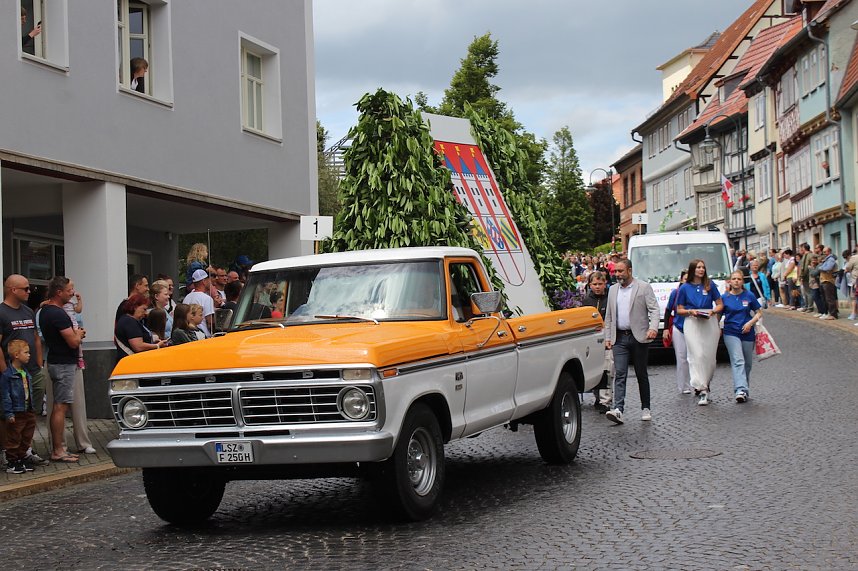 Gro&szlig;er festlicher Umzug zum 211. Brunnenfest in Bad Langensalza