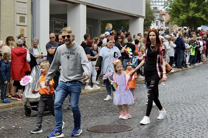 Gro&szlig;er festlicher Umzug zum 211. Brunnenfest in Bad Langensalza