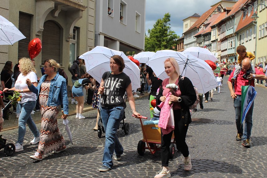 Gro&szlig;er festlicher Umzug zum 211. Brunnenfest in Bad Langensalza