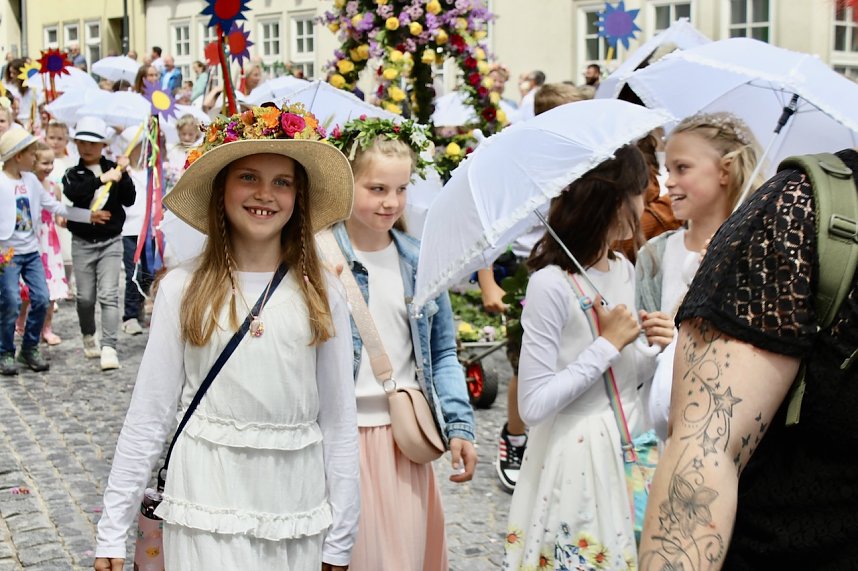 Gro&szlig;er festlicher Umzug zum 211. Brunnenfest in Bad Langensalza