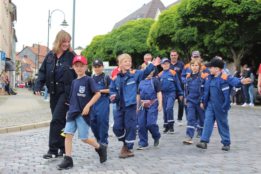 Farbenfroher Festumzug zum 211. Brunnenfest in Bad Langensalza