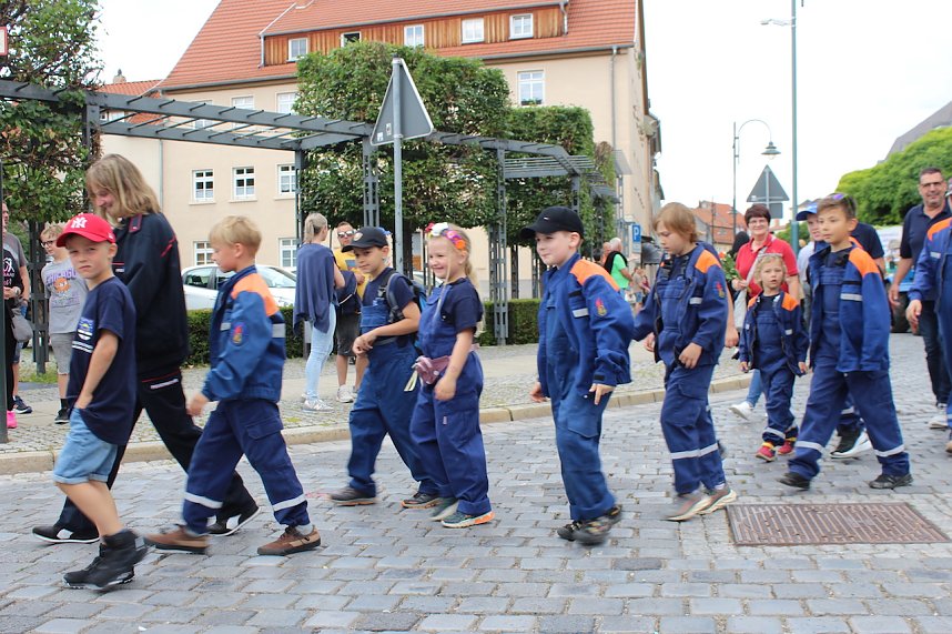 Farbenfroher Festumzug zum 211. Brunnenfest in Bad Langensalza