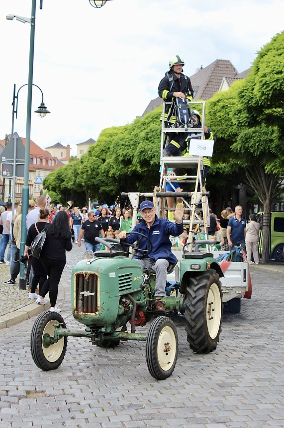 Farbenfroher Festumzug zum 211. Brunnenfest in Bad Langensalza