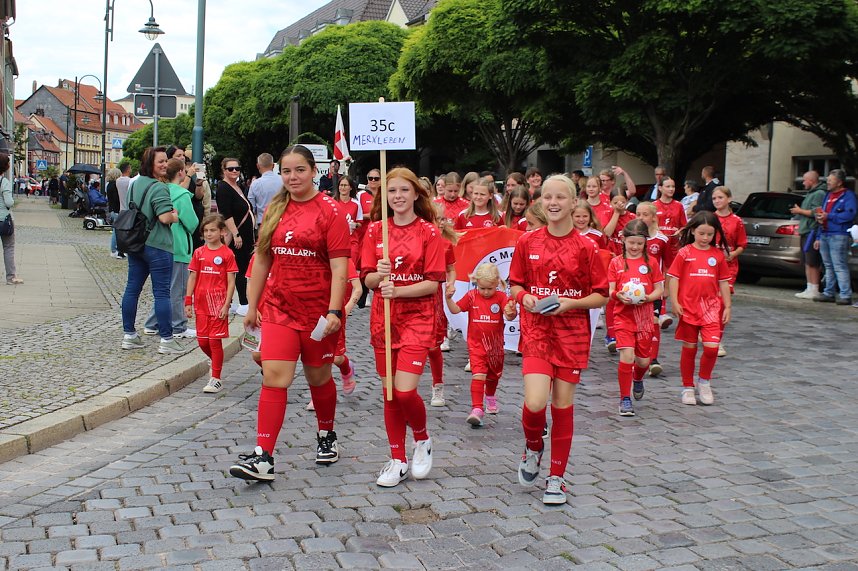 Farbenfroher Festumzug zum 211. Brunnenfest in Bad Langensalza