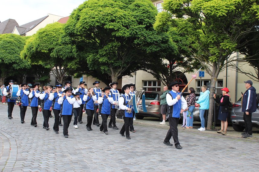 Farbenfroher Festumzug zum 211. Brunnenfest in Bad Langensalza