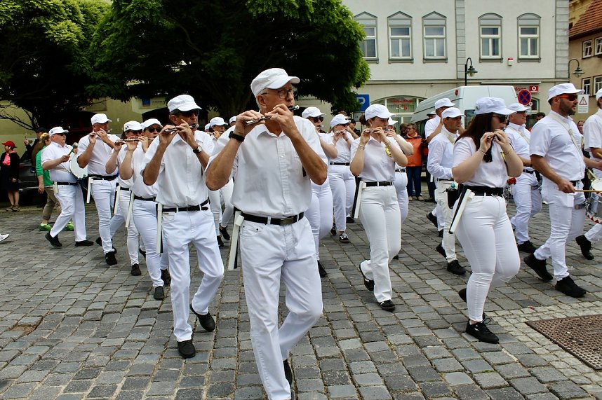 Farbenfroher Festumzug zum 211. Brunnenfest in Bad Langensalza