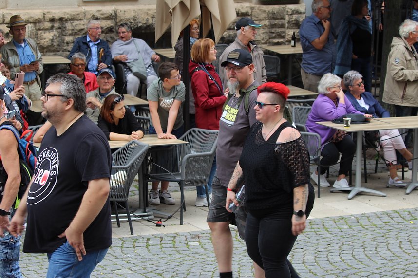 211. Brunnenfestumzug in Bad Langensalza mit vielen fr&ouml;hlichen Akteuren