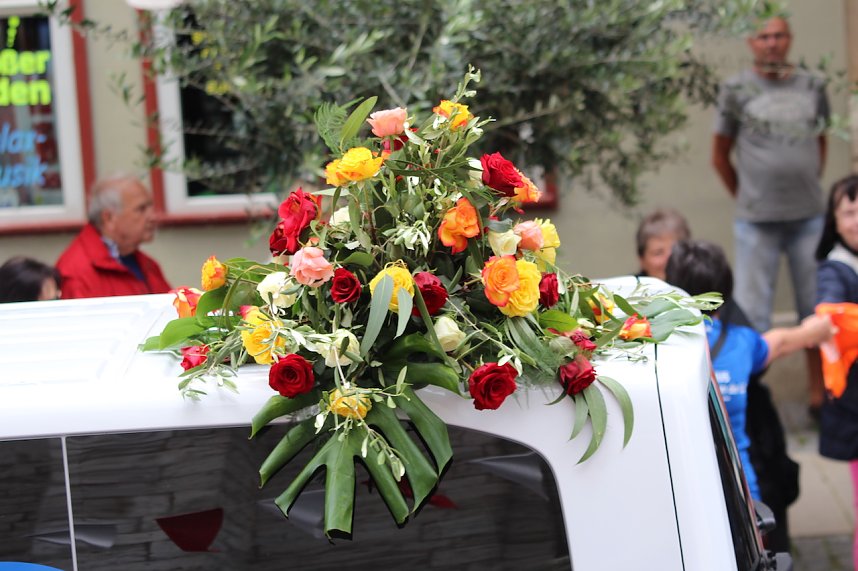 211. Brunnenfestumzug in Bad Langensalza mit vielen fr&ouml;hlichen Akteuren