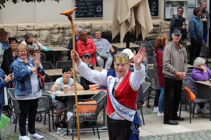211. Brunnenfestumzug in Bad Langensalza mit vielen fr&ouml;hlichen Akteuren