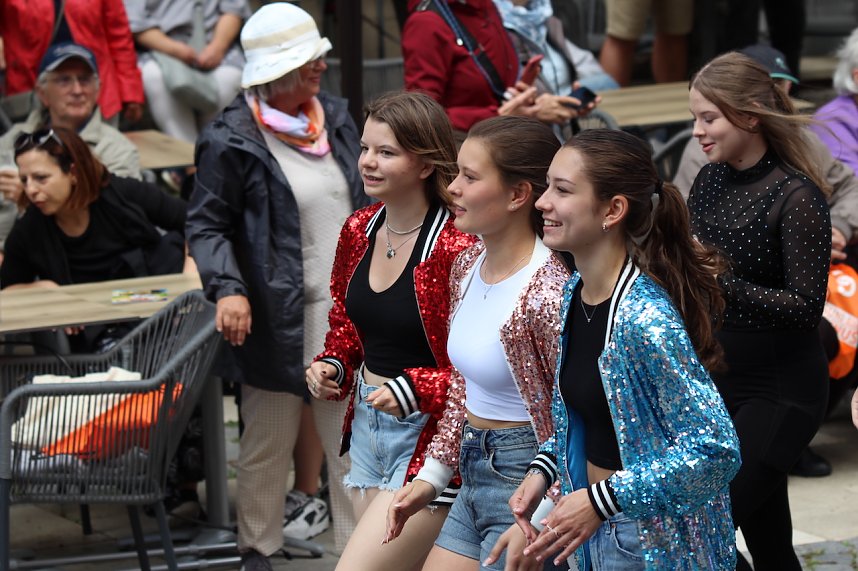 Teilnehmerinnen und Teilnehmer des Festumzuges zum 211. Brunnenfest in Bad Langensalza 