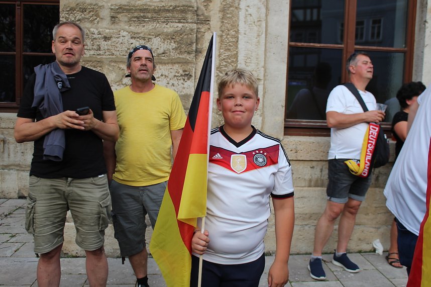 Public Viewing auf dem Neumarkt in Bad Langensalza zum Achtelfinalspiel der EM 2024 - Deutschland gegen D&auml;nemark