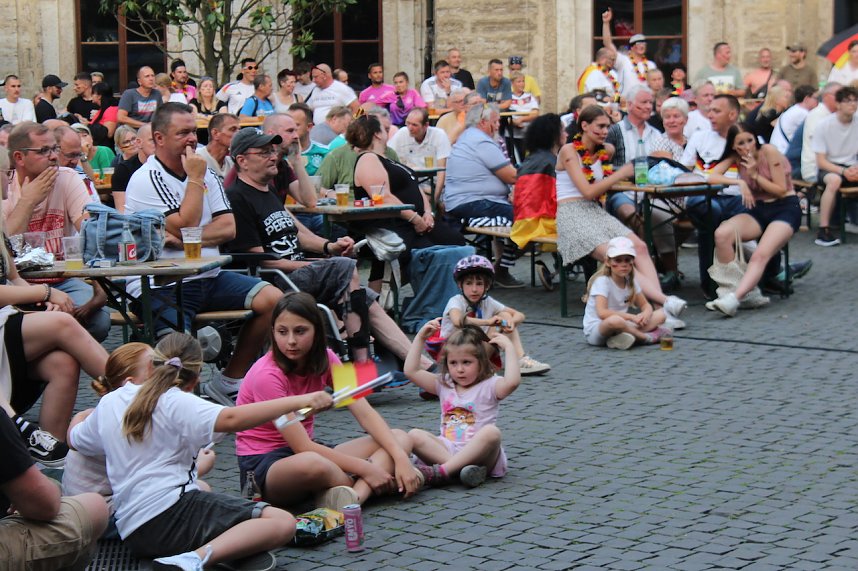 Public Viewing auf dem Neumarkt in Bad Langensalza zum Achtelfinalspiel der EM 2024 - Deutschland gegen D&auml;nemark