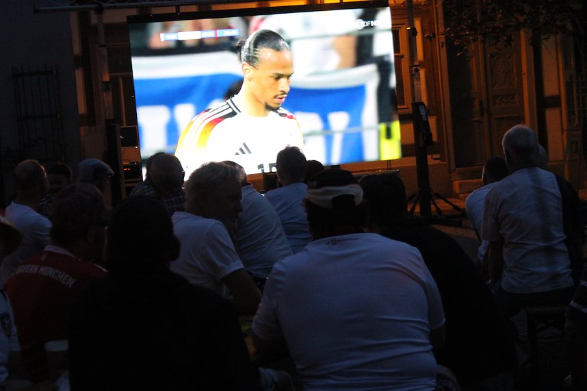 Public Viewing auf dem Neumarkt in Bad Langensalza zum Achtelfinalspiel der EM 2024 - Deutschland gegen D&auml;nemark