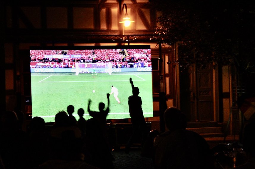 Public Viewing auf dem Neumarkt in Bad Langensalza zum Achtelfinalspiel der EM 2024 - Deutschland gegen D&auml;nemark