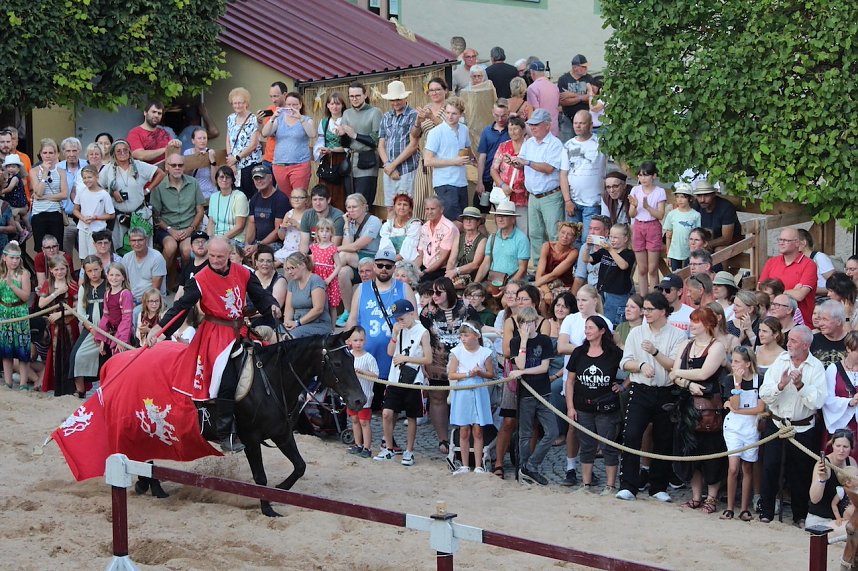 Hochprofessionelle Reitershow mit "Wenzel Ritterspiele"