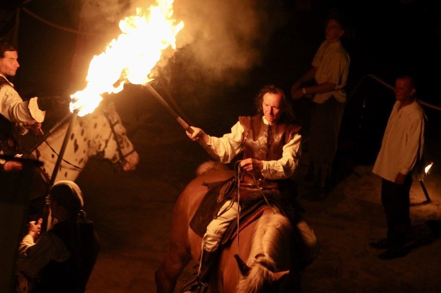Hochprofessionelle Reitershow mit "Wenzel Ritterspiele"