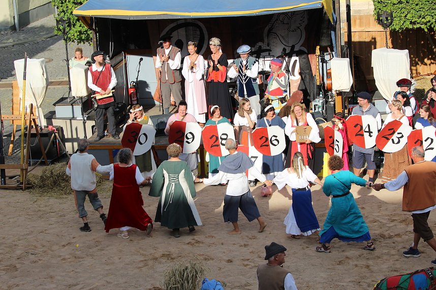 Zwei Tage lang feierten die Langensalzaer mit ihren G&auml;sten aus nah und fern ihr 30. Mittelalterstadtfest