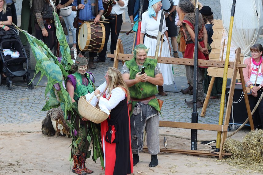 Zwei Tage lang feierten die Langensalzaer mit ihren G&auml;sten aus nah und fern ihr 30. Mittelalterstadtfest