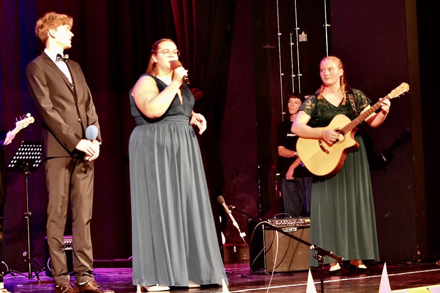 Mitwirkende der Gala des Salza-Gymnasiums in Bad Langensalza 2024