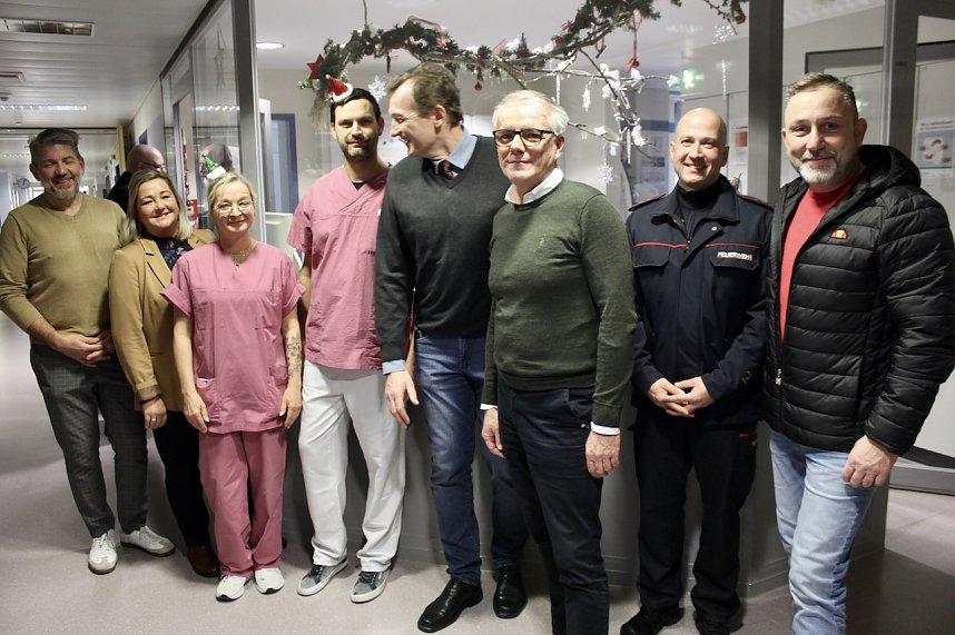 Die Stationsleiterin der Kardiologie, Schwester Manuela und Pfleger Christian empfingen die Besucher  