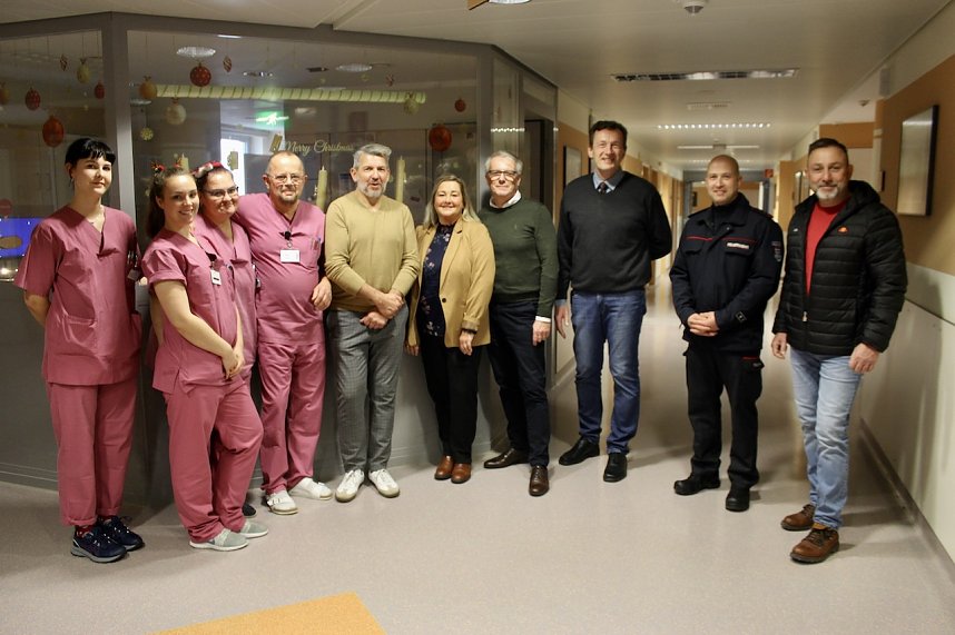 Schwesternsch&uuml;lerin Eleanor, Schwestern Kristin und Peggy sowie Pfleger Georg (links im Bild) arbeiten in der chirurgischen Abteilung
