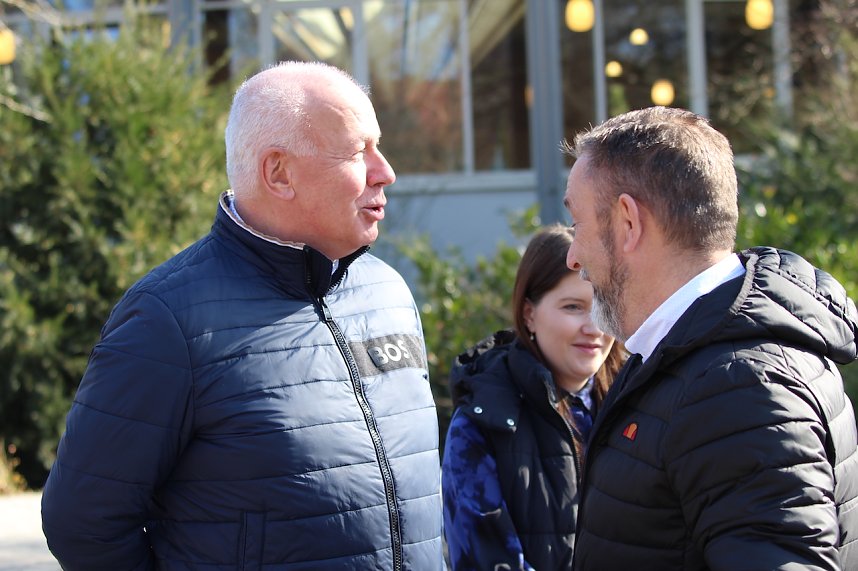 Einhundertundzwanzig Kindergartenkinder feierten mit ihren Erzieherinnen und Erziehern das 20. Jubil&auml;um des Schwefel-Sole-Heilbades Bad Langensalza mit einem Festumzug
