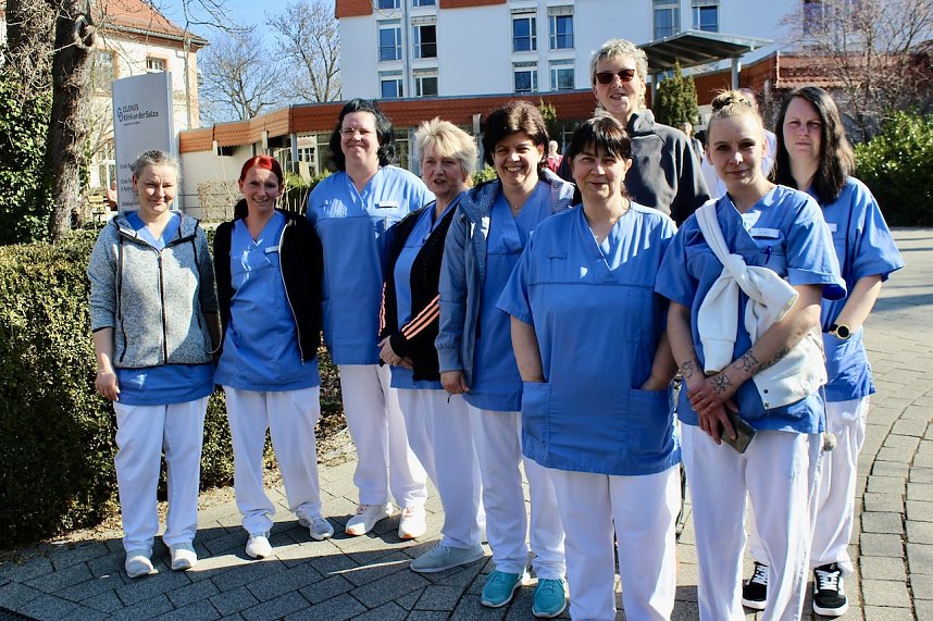 Einhundertundzwanzig Kindergartenkinder feierten mit ihren Erzieherinnen und Erziehern das 20. Jubil&auml;um des Schwefel-Sole-Heilbades Bad Langensalza mit einem Festumzug