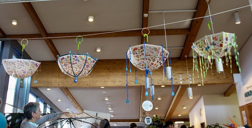 Einhundertundzwanzig Kindergartenkinder feierten mit ihren Erzieherinnen und Erziehern das 20. Jubil&auml;um des Schwefel-Sole-Heilbades Bad Langensalza mit einem Festumzug