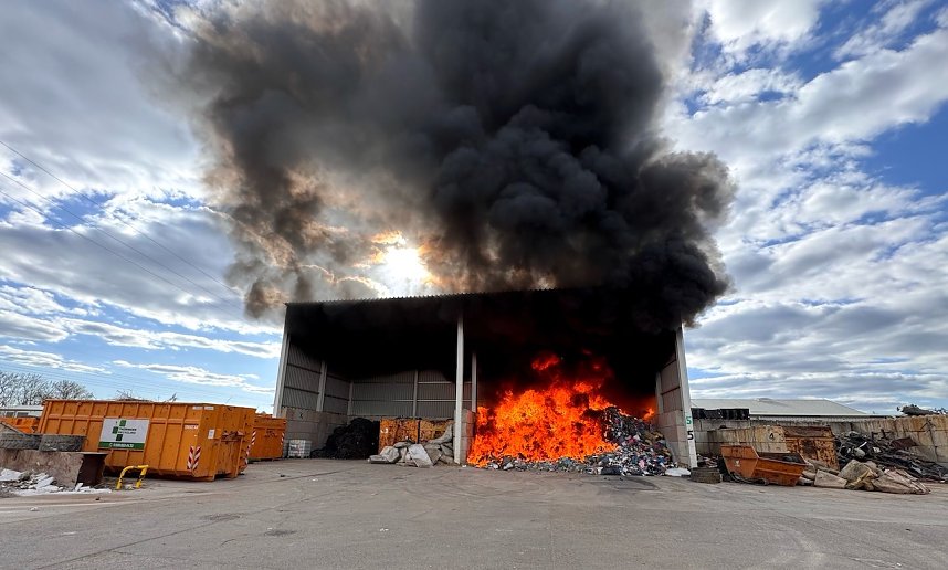 Brand bei Th&uuml;ringen Recycling in Bad Langensalza