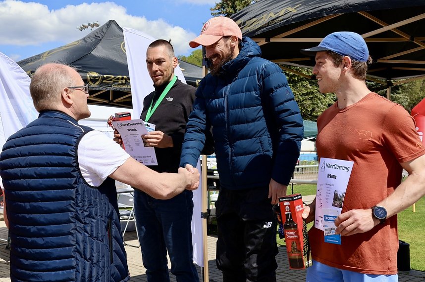 Stolze Sieger der 44. Harzquerung auf dem Treppchen