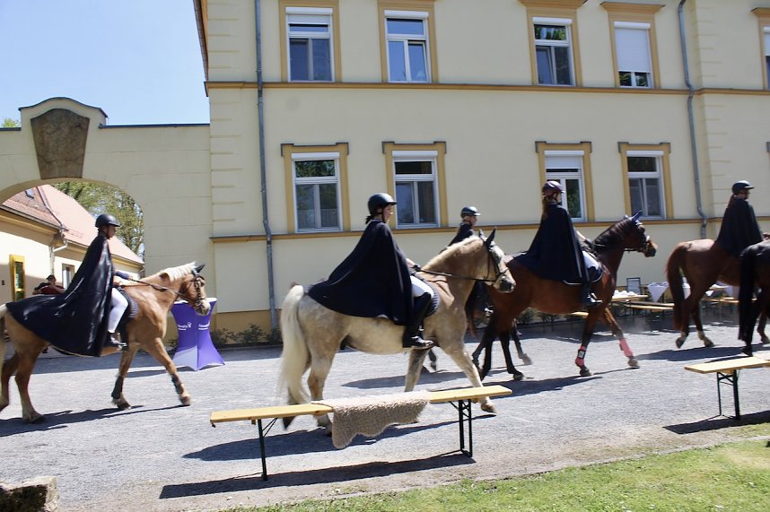 Impressionen Novalisritt 2025 am Schloss "Sophie von K&uuml;hn"  in Gr&uuml;ningen