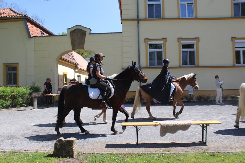 Impressionen Novalisritt 2025 am Schloss "Sophie von K&uuml;hn" in Gr&uuml;ningen
