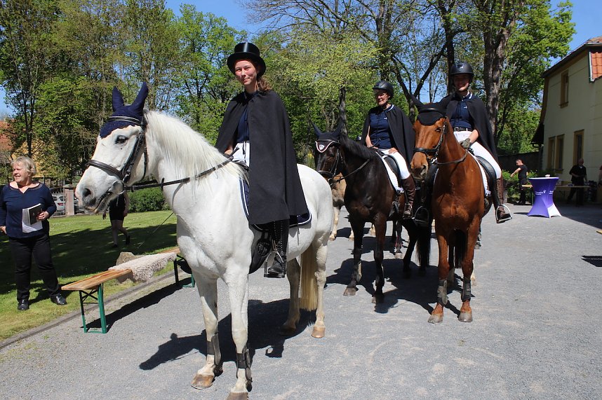 Impressionen Novalisritt 2025 am Schloss "Sophie von K&uuml;hn" in Gr&uuml;ningen