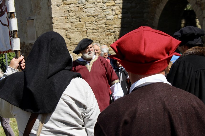 500 Jahre nach dem Bauernkrieg stellen 30 Darsteller in historischen Gew&auml;ndern den M&uuml;ntzer-Zug nach und machen Station in Ebeleben