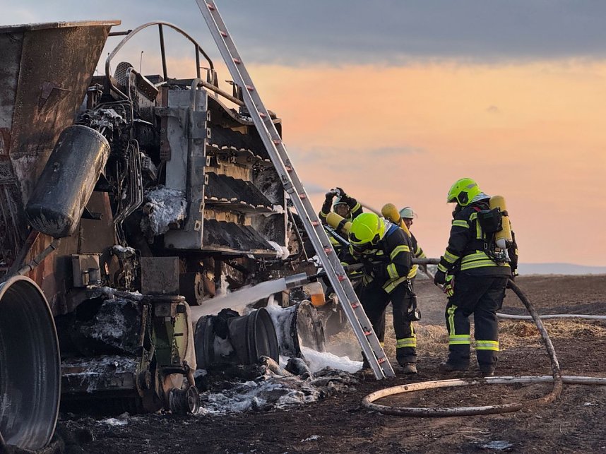 Hoher Schaden nach Feuer auf dem Feld