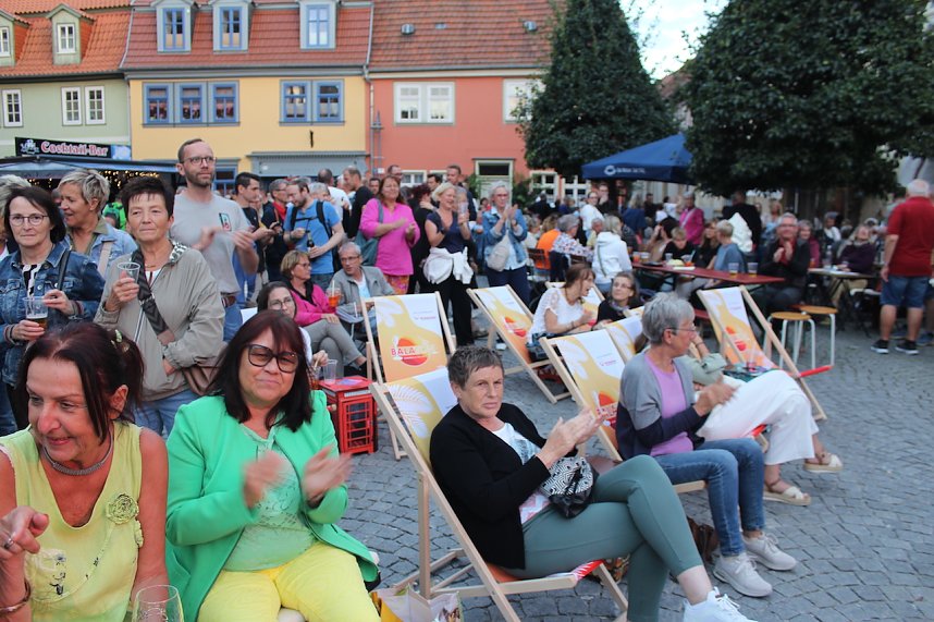 Gute Stimmung auf dem Kornmarkt beim BaLaTon in Bad Langensalza