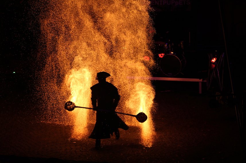 Spektakul&auml;re Feuershow von "EVENTPUPPETS" beim Mittelalterstadtfest in Bad Langensalza