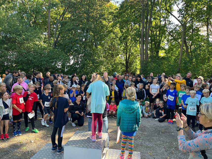 Kreis-Crosslauf auf dem J&uuml;denh&uuml;gel