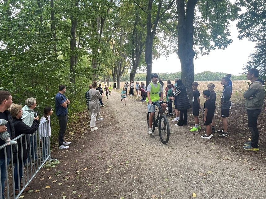 Kreis-Crosslauf auf dem J&uuml;denh&uuml;gel