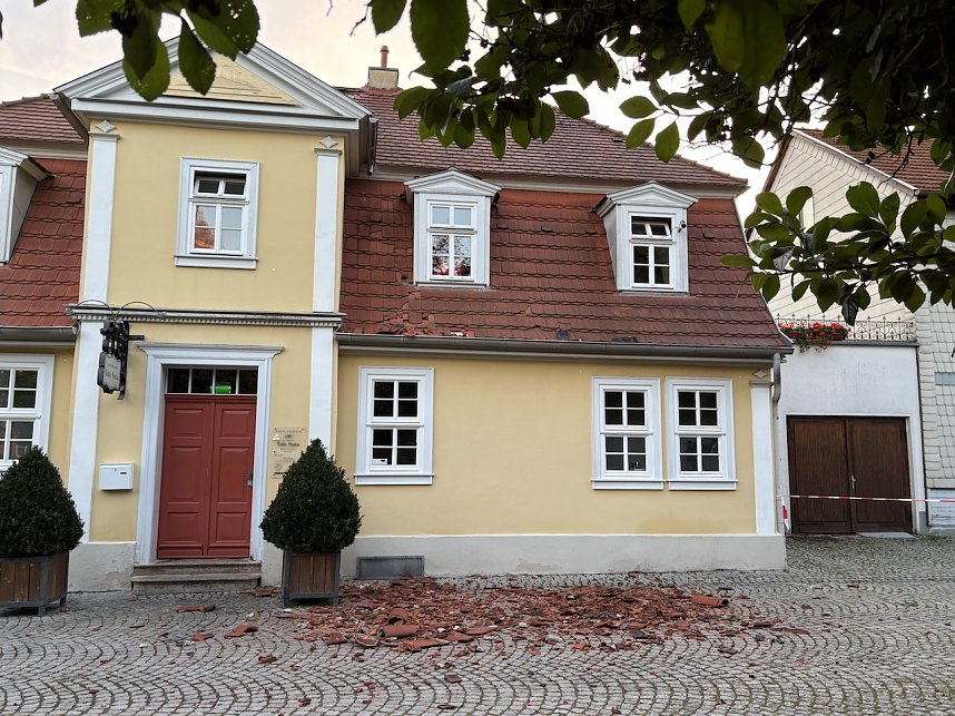 Ausma&szlig; der Sch&auml;den an der Villa Italia nach dem Brand heute Nacht