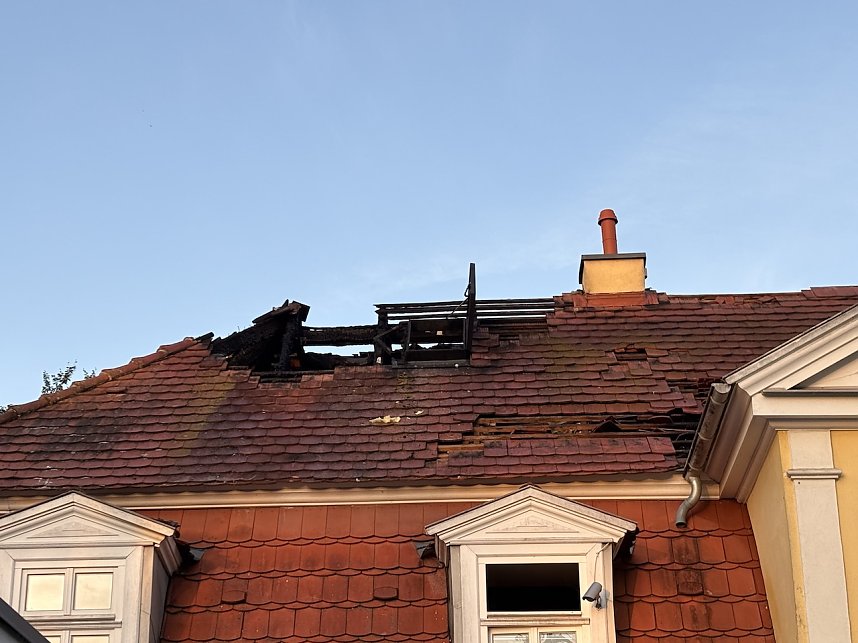 Ausma&szlig; der Sch&auml;den an der Villa Italia nach dem Brand heute Nacht