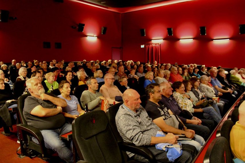Gut gef&uuml;llter Kinosaal gestern Abend zum "Komanditchen"