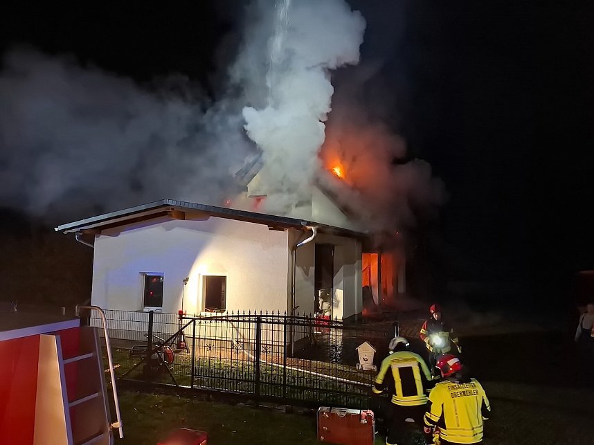 Geb&auml;udebrand in Obermehler