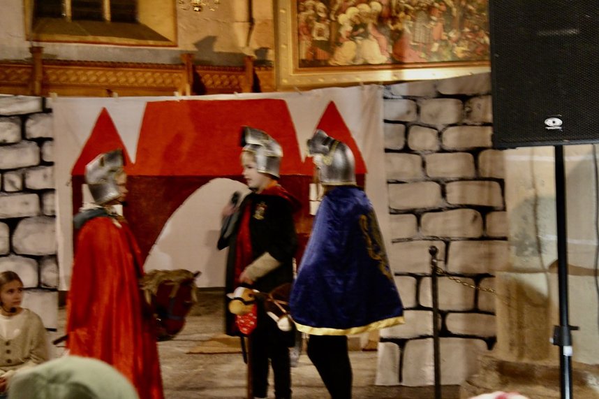 Bunter Kinderwagen beim Martinsumzug durch Bad Langensalza