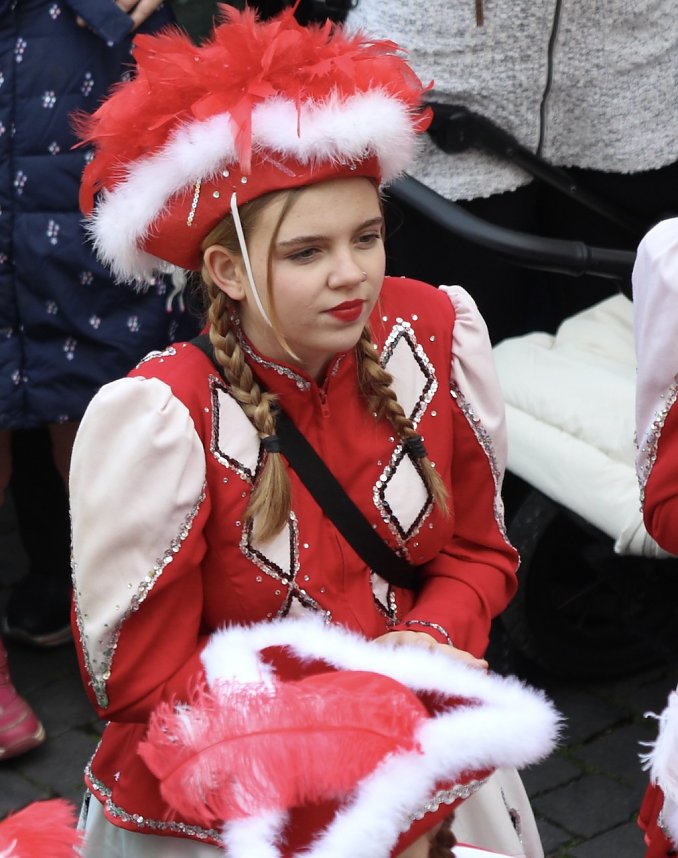 Beginn der 5. Jahreszeit. Kinder erst&uuml;rmen Langensalzaer Rathaus